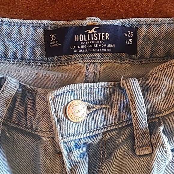 Hollister Ultra High Rise Destroyed Ripped Mom Jeans Size 26 - Picture 5 of 16